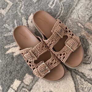 Universal thread sandals slides size 9